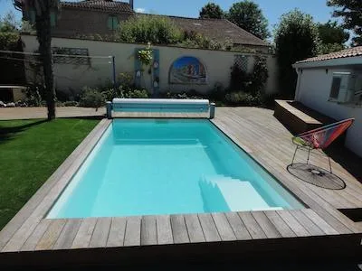 Piscine coque polyester, modèle Auron